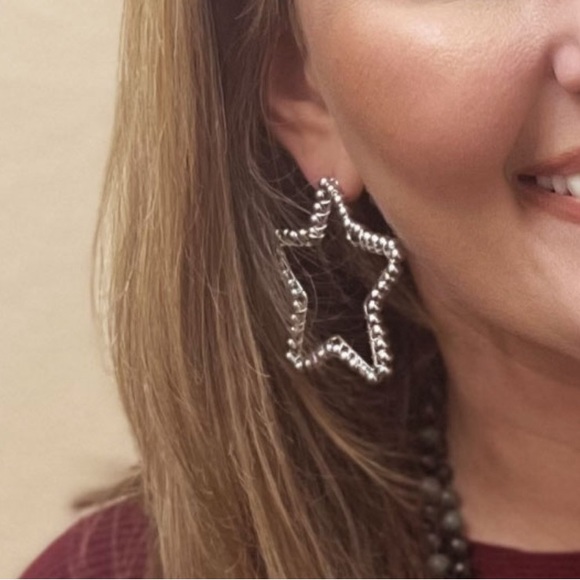 NWT BRIGHT STAR LIGHTWEIGHT SILVER EARRINGS SPECIAL VALENTINE GIFT IDEAS - Picture 3 of 13